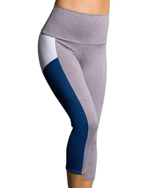 Women's Stunner Capri Leggings In Onz Moonlight Blue Clothes Women