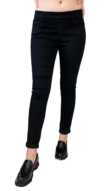 Skinny Pull On Jeans In Black Women's Classic Attire